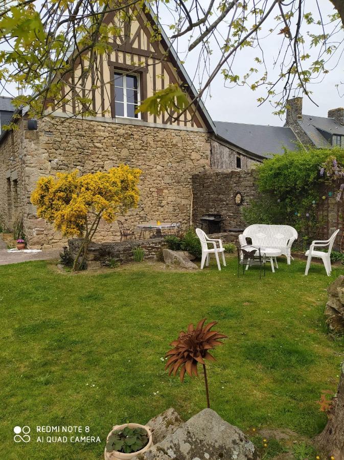 Gîte Baie Bonheur Genêts Extérieur photo